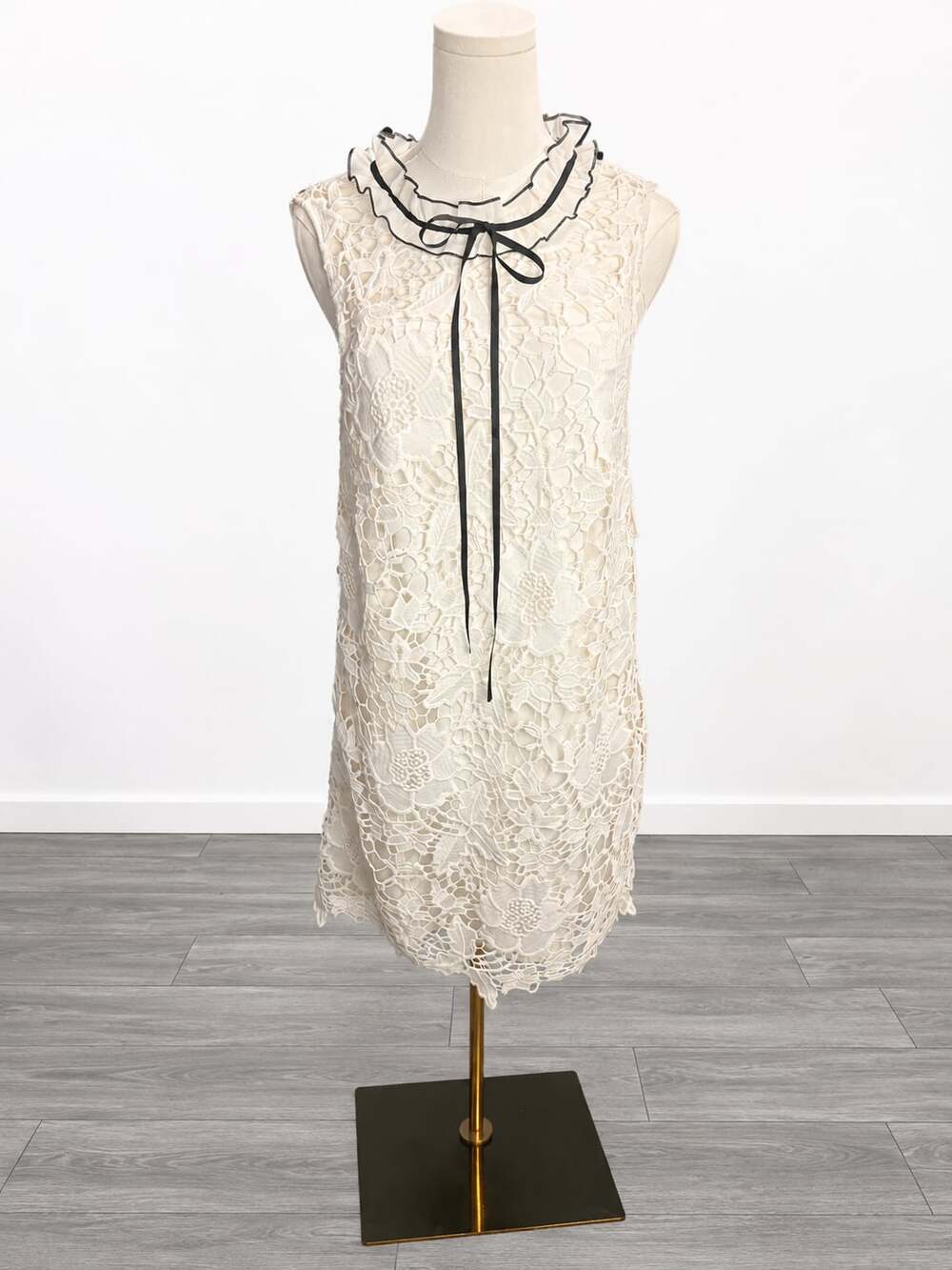 Kensie Cream Lace Sleeveless Dress with Ruffle Collar and Bow Tie
